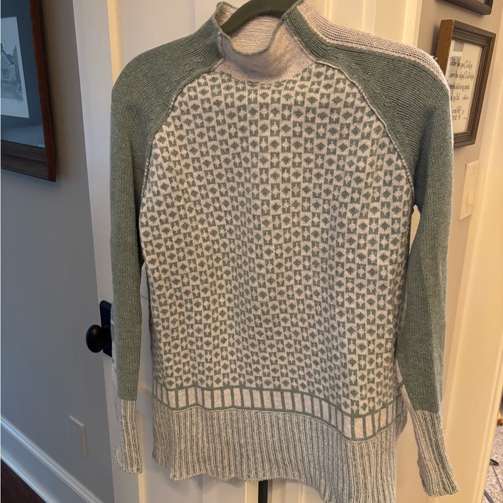 Patterned Knit Sweater - Green and Beige